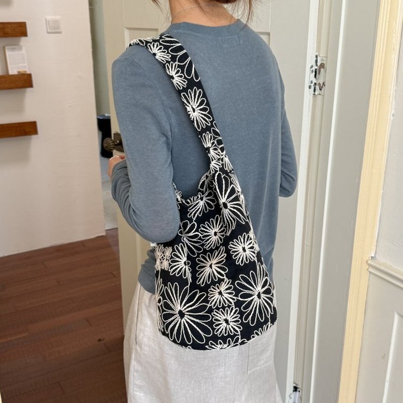 Women Black White Floral Hobo  - Hobo Bag Slouchy recension och pris
