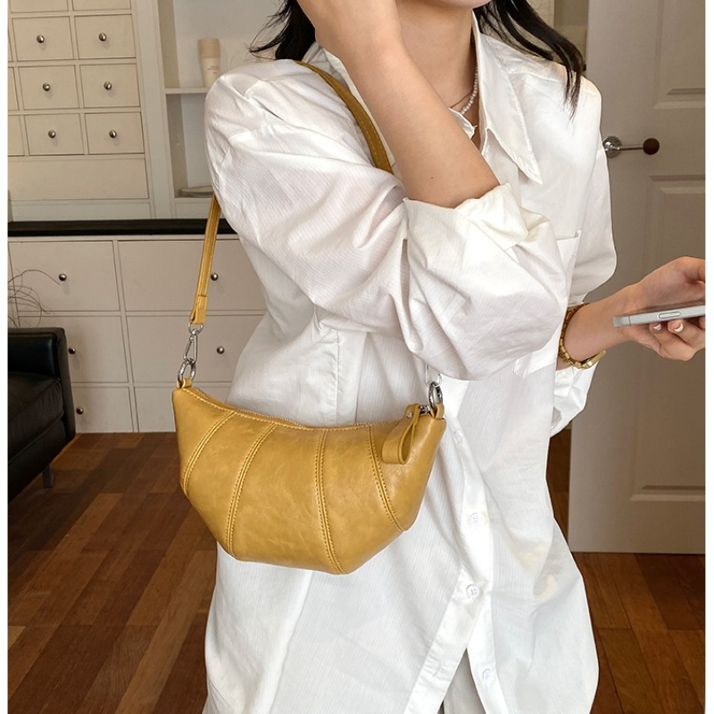 Soft PU Semicircle Shoulder Ba - Half Moon Crescent recension och pris