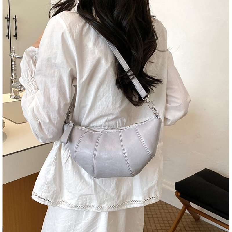 Soft PU Semicircle Shoulder Ba - Half Moon Crescent recension och pris