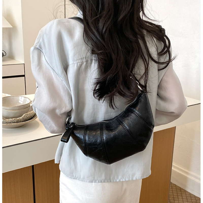 Soft PU Semicircle Shoulder Ba - Half Moon Crescent recension och pris