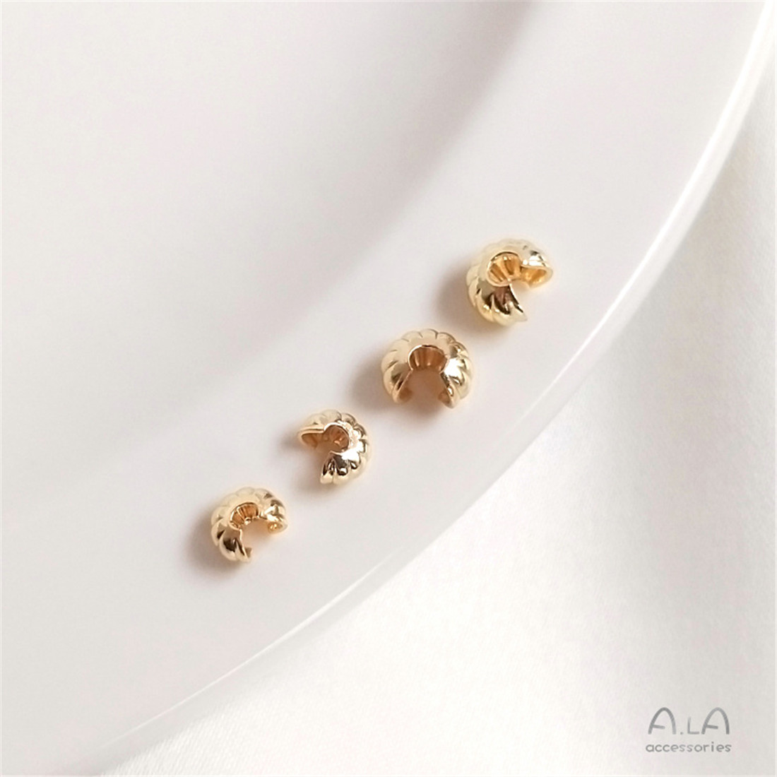 14K True Gold Pumpkin Pattern  - Half Moon Crescent recension och pris
